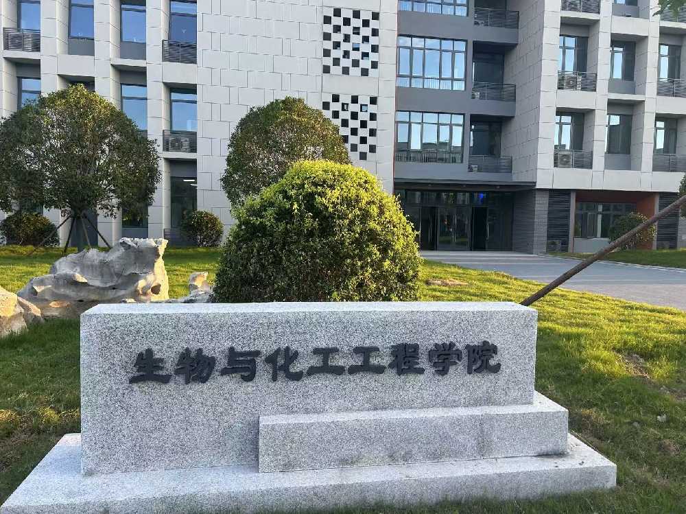 重庆市扬州职业大学体育场高杆灯项目